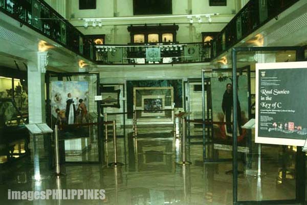 �University of Sto. Tomas Museum�, 
Place Taken: Metro Manila take on 
Date Taken: 1999